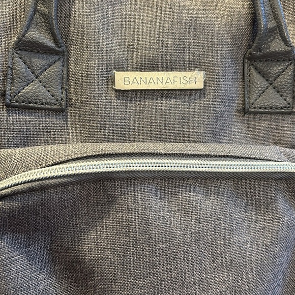 Bananafish Diaper Bag Rylie Backpack grey NWOT Stroller Attachment Insulated - Picture 2 of 7